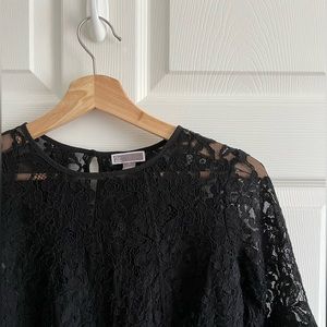 Chelsea 28 lace blouse bell sleeve, cropped sz. XS